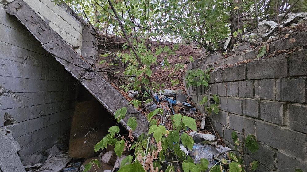 Продам земельну ділянку з фундаментом Черняхівка