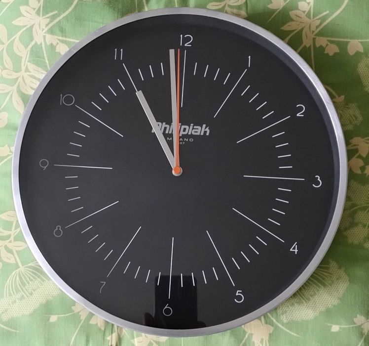 Zegar ścienny Philipiak - czarno-srebrny średnica 29,5 cm
