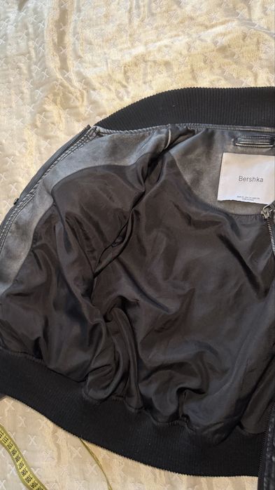 Бомбер з еко шкіри BERSHKA ТОРГ