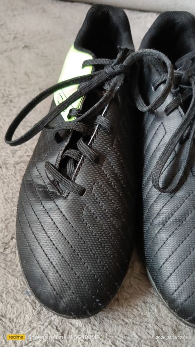 Buty do gry w piłkę.