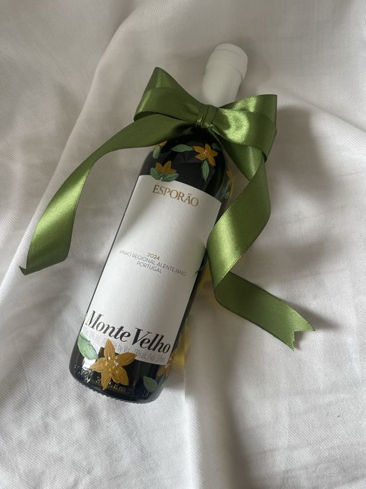 Artesanato - Garrafa pintada a mão-Presente unico e especial.