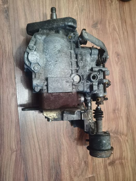 Sprzedam pompe wtryskową 16td JX T3