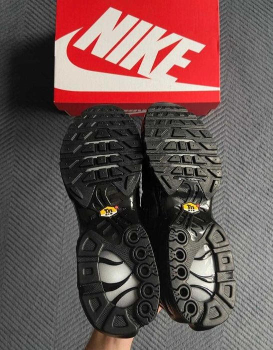 NIKE AIR MAX PLUS cale czarne meskie obuwie TN