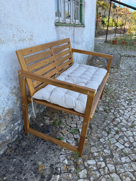 Banco de jardim IKEA