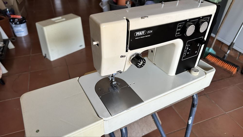 Máquina de Costura - PFAF - Para peças ou Decoração