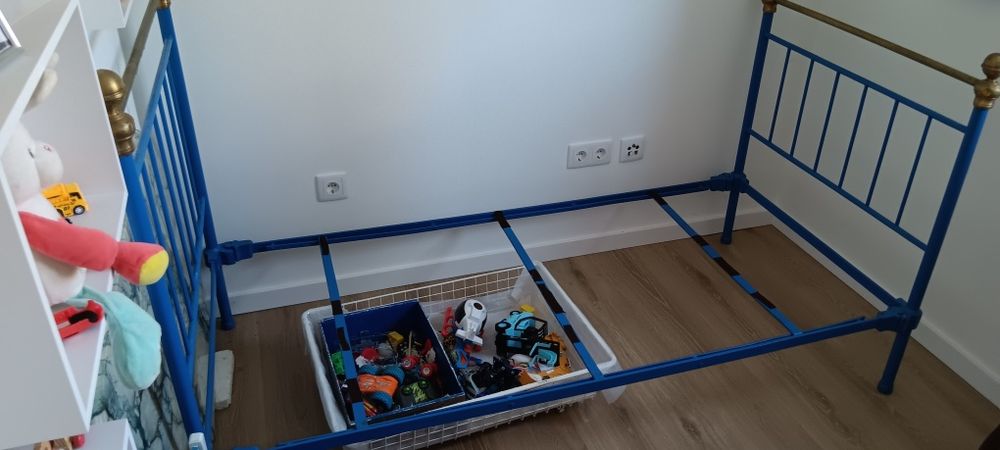 Cama antiga em ferro