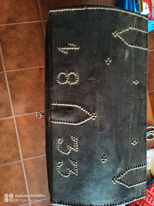 Baú com dois séculos não á ninguém para contar a história