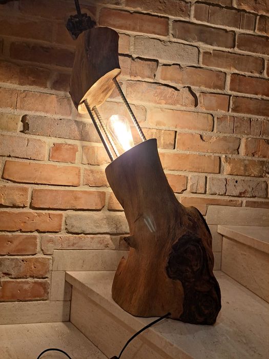 Lampy drewniane.