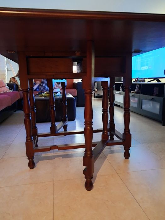 Mesa de jantar com abas