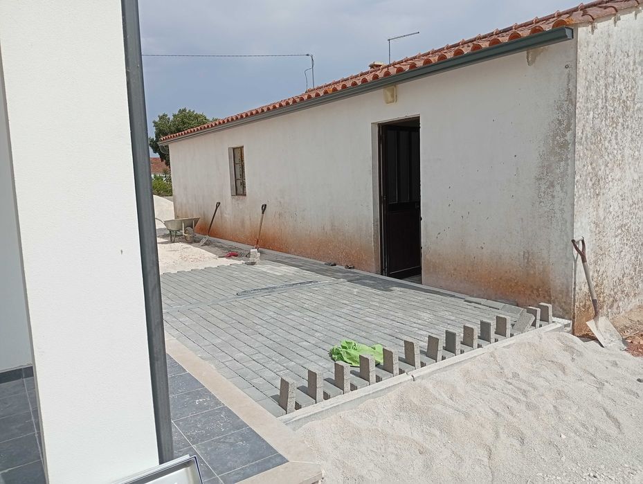 Faço pavimentos em pavê e lancil