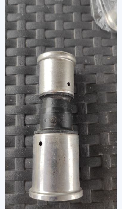 Złączki zaprasowywane HENCO 32x26 proste 15 sztuk