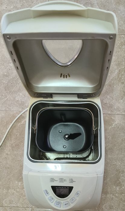 Máquina de fazer pão Selecline XBM 1068 - Completa e em bom estado