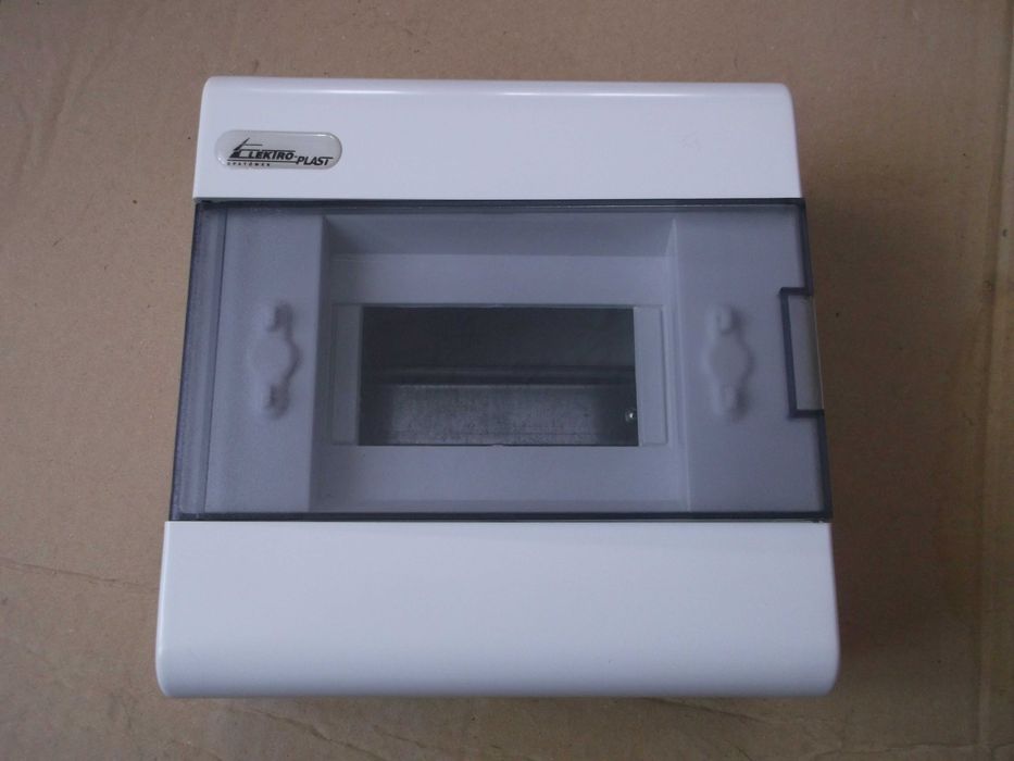 Wyłączniki oświetleniowe, skrzynka rozdzielcza, bezpieczniki topikowe