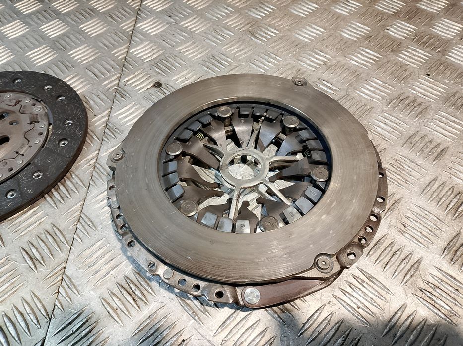 Tarcza Sprzęgła + Docisk Vw Golf V 5 1.9 Tdi 105 Km