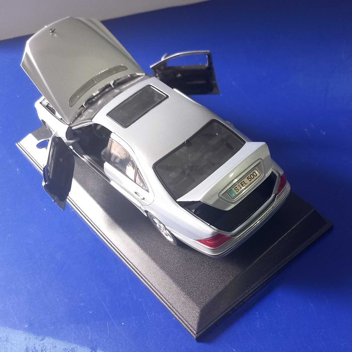 Miniatura mercedes escala 1.18 da maisto