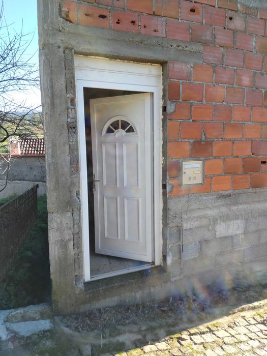 Casa em Fundão - Vende-se.