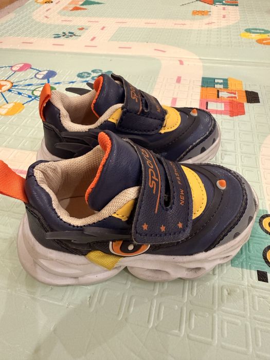 Дитячі кросівки та мокасіни