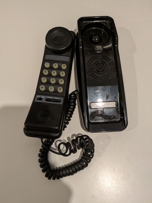 Telefone antigo preto