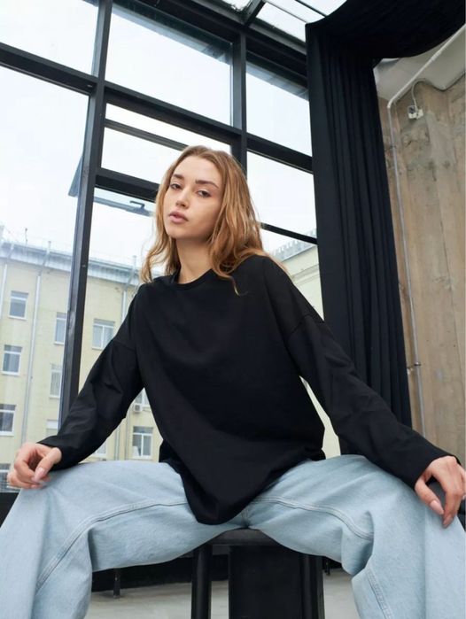 Базовий жіночий лонгслів — ідеальна основа гардеробу