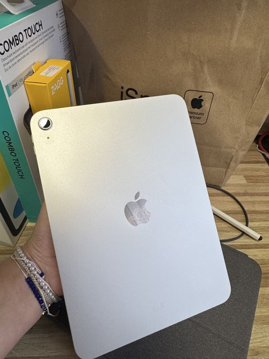 Apple iPad A16 128GB WiFi + Logitech Combo Touch + Zagg Stylus Pro 2 + Mysz