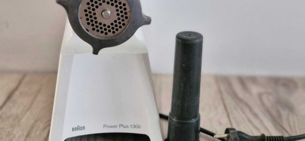 Электрическая мясорубка Braun Power Plus 1300 (самовывоз)