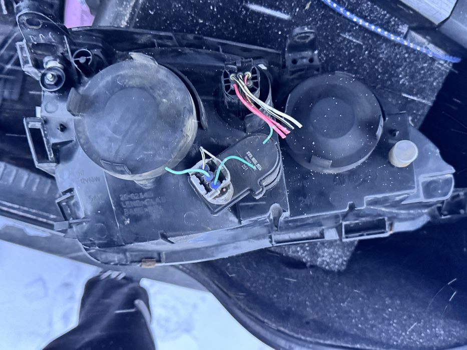 Продаю фару на тайоту авенсис т22 ліва