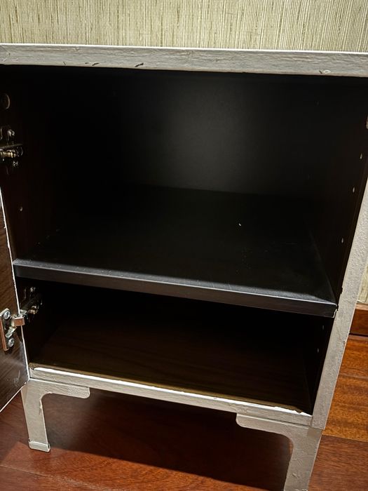 2 mesas cabeceira + 1 camiseiro