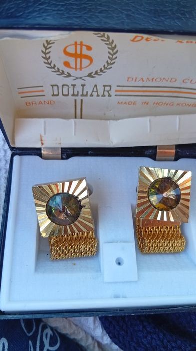 Запонки позолоченные арбузное стекло.