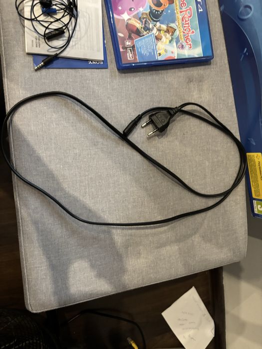 Playstation 4 ,orginalne opakowanie 2 pady + gra slime rancher