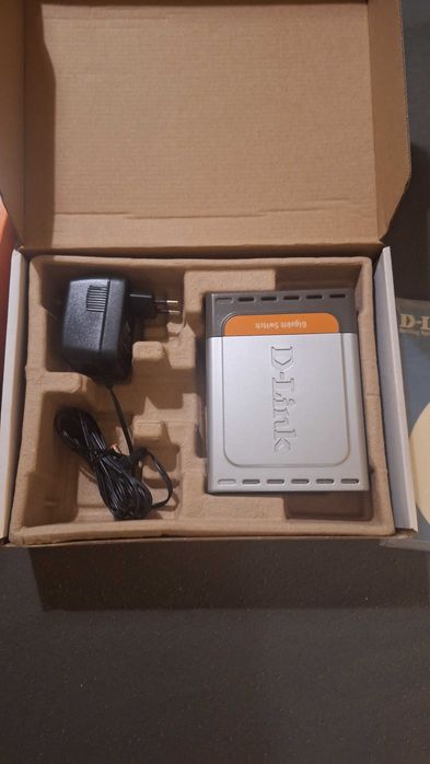 D-LINK Gigabit Switch, Model DGS-1005D64283894134402120