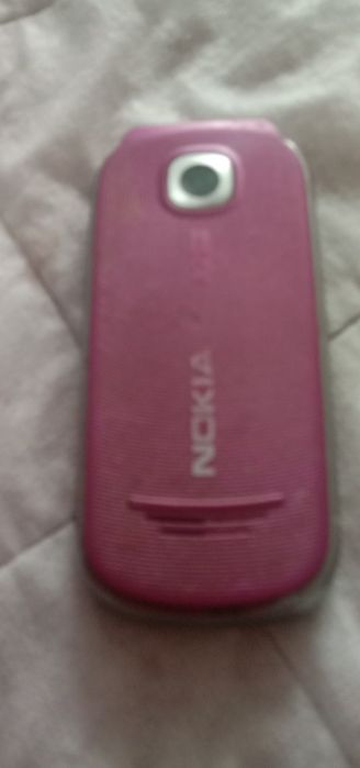 Продам не рабочий телефон на запчасти.