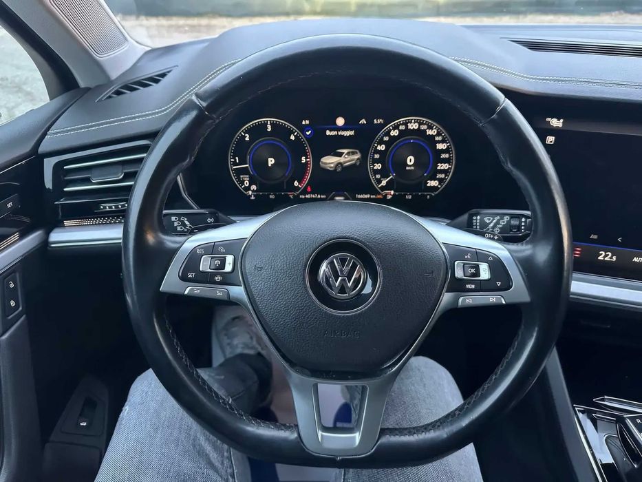 Volkswagen Touareg      2018