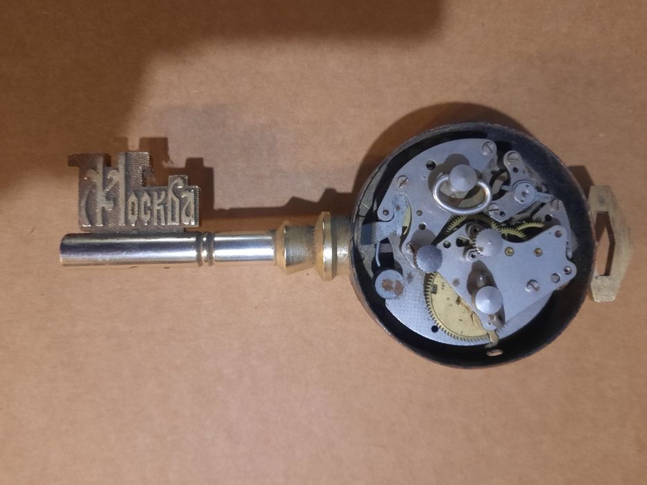 Годинник 2шт вживані.