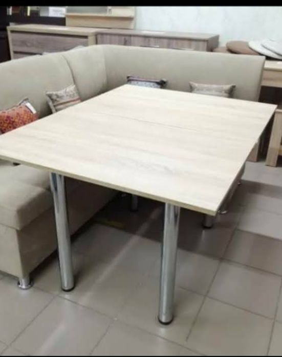 !!!НОВЫЙ!!! Стол кухонный обеденный на железных  ножках.