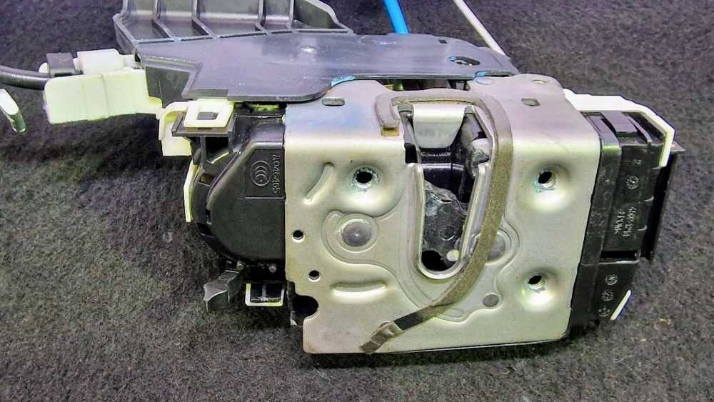 Fechadura / Fecho Porta Trás Direito MERCEDES-BENZ CLA Coupé (C117) ano 2013