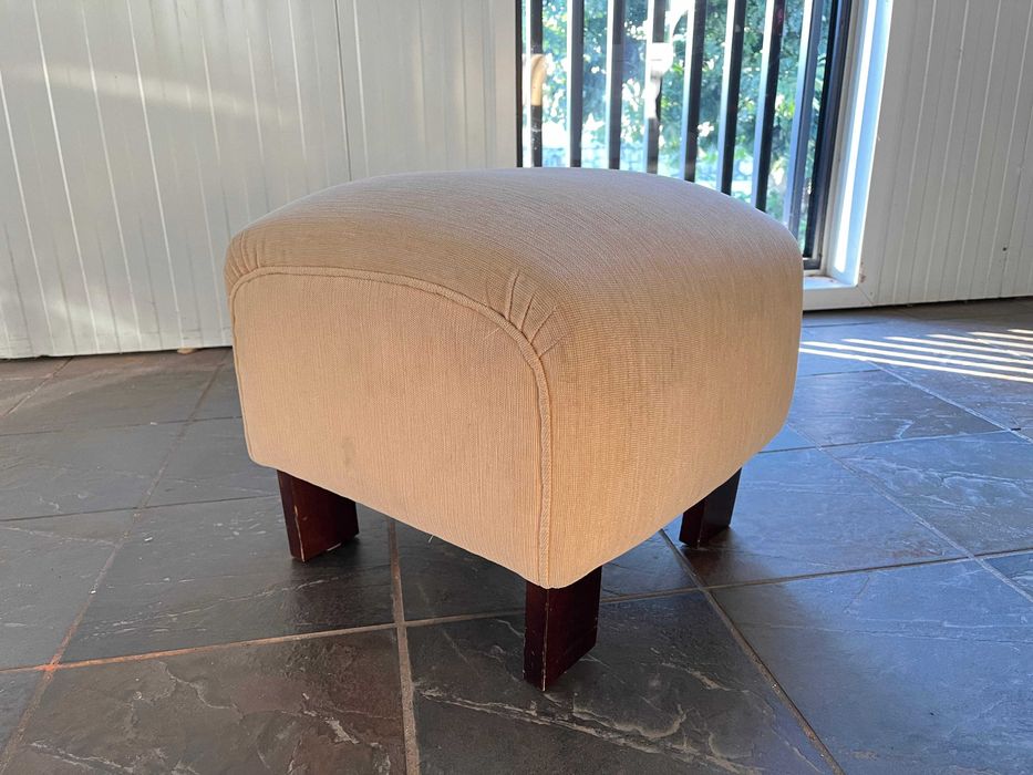 Poltrona Branca com Pufe / Apoio para Pés