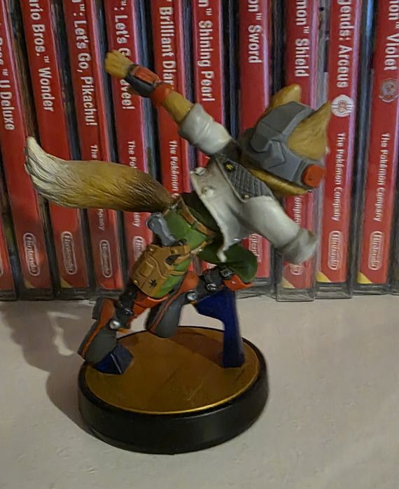 Nintendo Amiibo Fox Figure