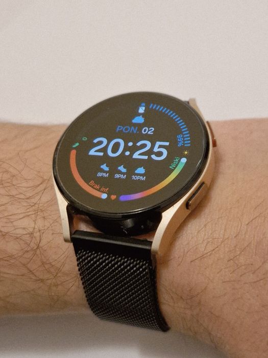 Galaxy Watch 4 40mm + 3 paski