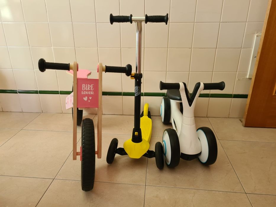 Trotinete, bicicleta e motinha de apoio