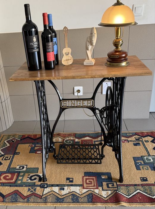 Mesa em pés de Singer aranha