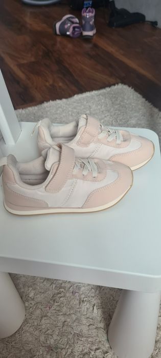 Кросівки  hm 28р