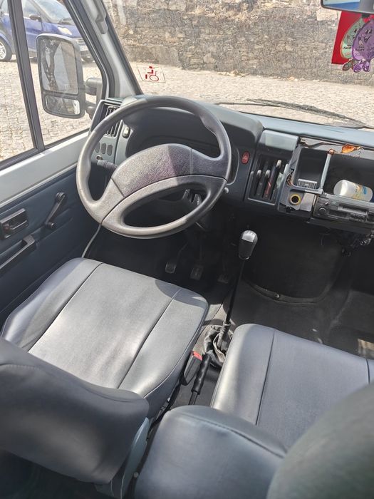 Carrinha adaptada para transporte de deficientes