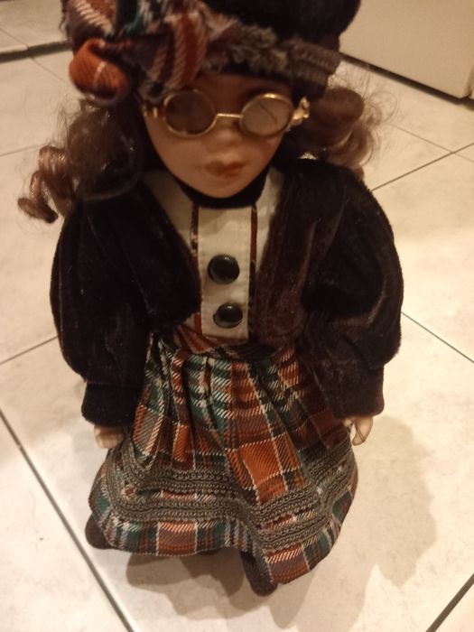 Laleczka porcelanowa 33 cm