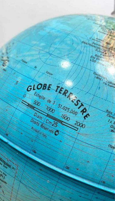 Globo terreste iluminado, italiano.