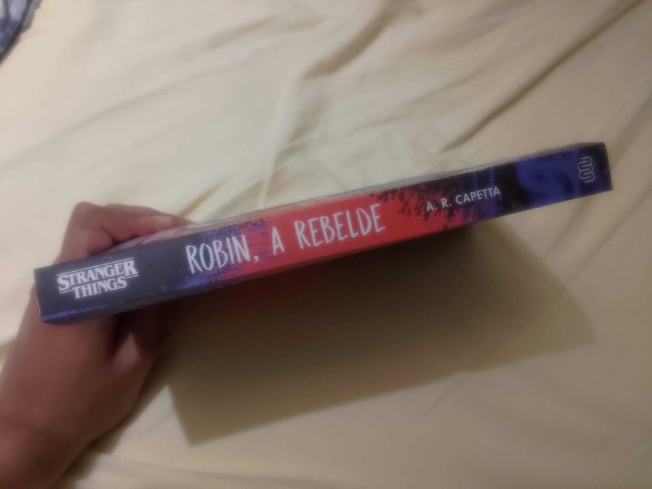 Stranger Things - Robin, a Rebelde (Portuguese Edition) A. R. Capetta