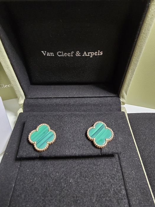 Золоті сережки Золоті сережки пусети Van Cleef & Arpels.