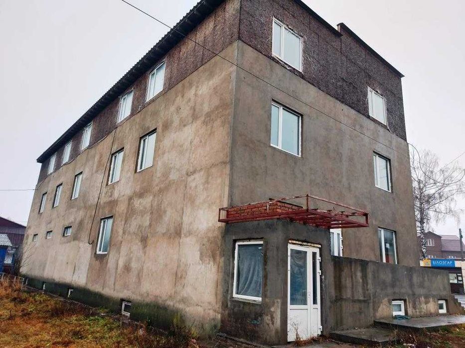 Продається нежитлове комерційне приміщення (триповерхове)