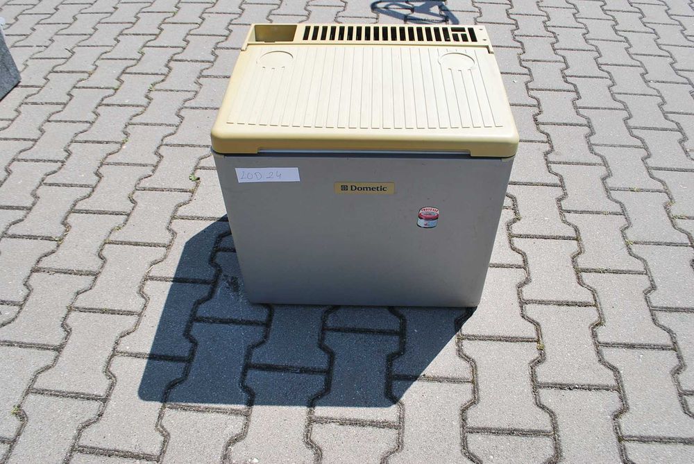 Lodówka DOMETIC RC1600EE 24V, 220V, do kempingu/kampera
