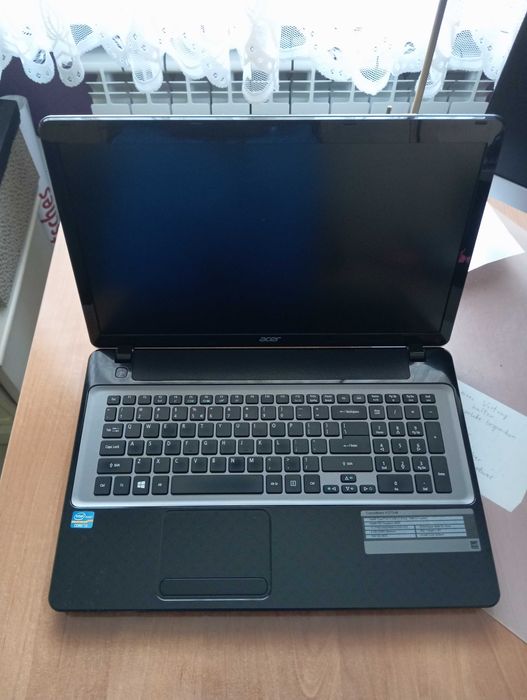 Laptop ACER TravelMate P273-M