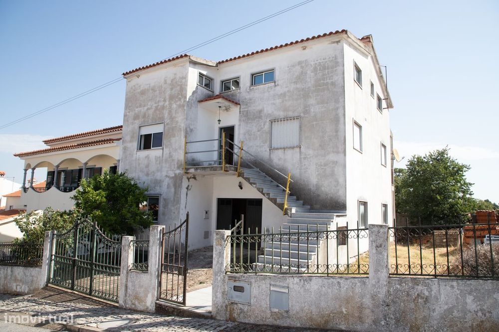 Terreno Urbano com Moradia  – Excelente Oportunidade de Investimento